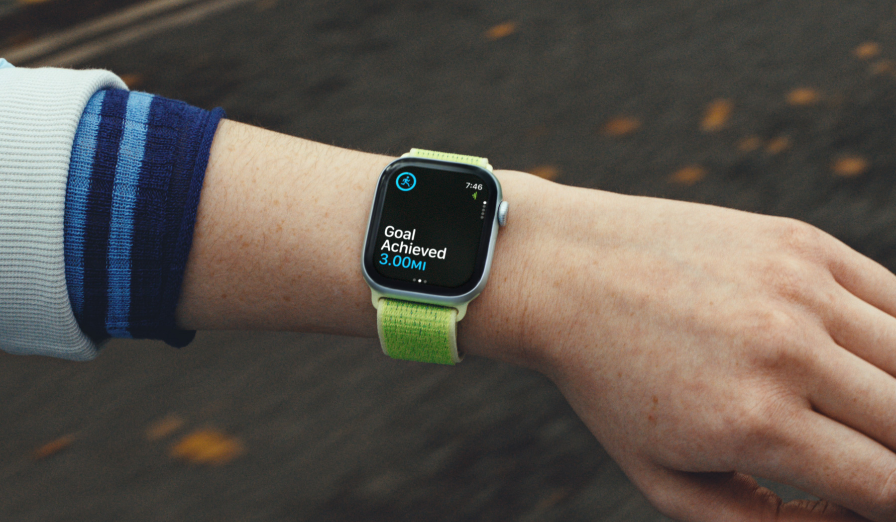A person reads goal achieved screen on the Outdoor Run workout on Apple Watch Series 11