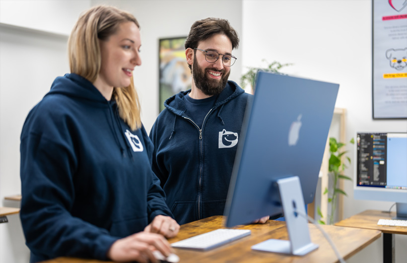 Dzięki dużemu wyświetlaczowi iMaca menedżerowie zarządzający mogą w mgnieniu oka ogarnąć informacje z całego dnia.