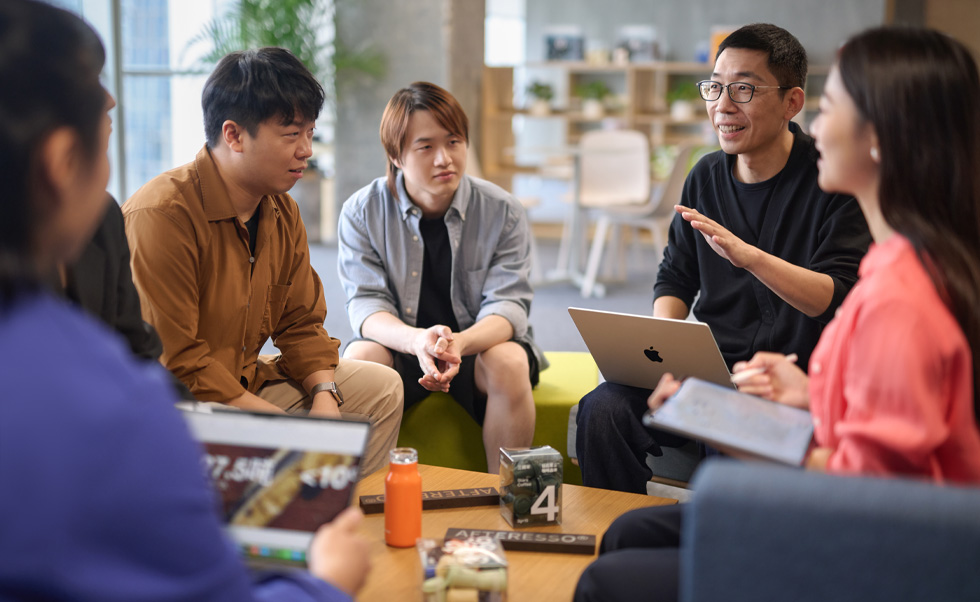 Integrantes de todos los equipos de Saturnbird confían en la tecnología de Apple.