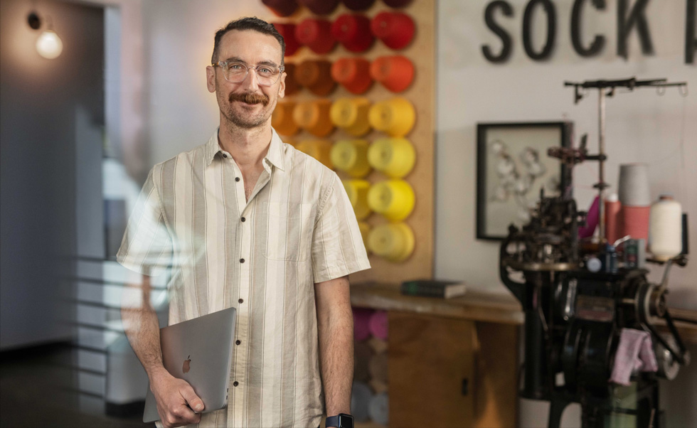 Max Williamson, vicepresidente de Éxito del Cliente y Alianzas Estratégicas, también desempeña las funciones del departamento de sistemas.