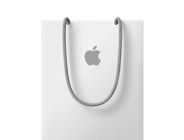 حقيبة تسوق Apple باللون الأبيض ويظهر عليها شعار Apple بالقرب من الطرف العلوي