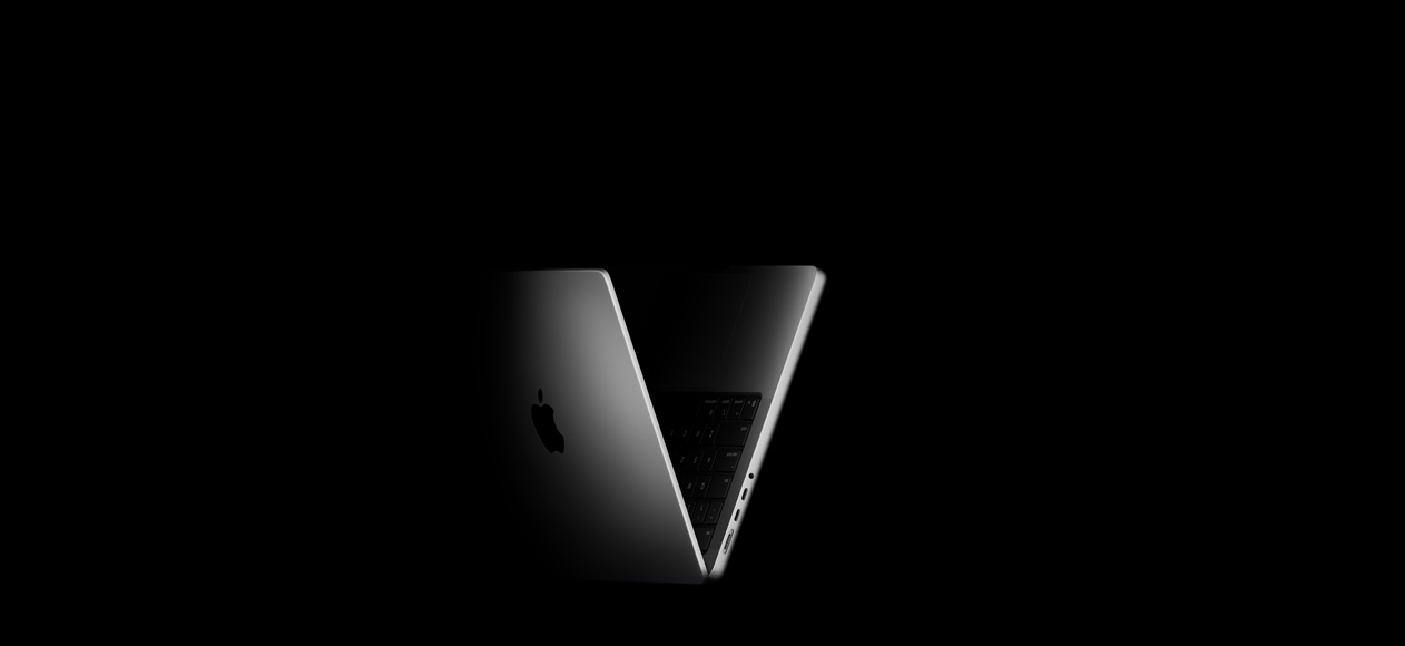 MacBook Pro placeret, så den danner et V, en reference til M5-serien