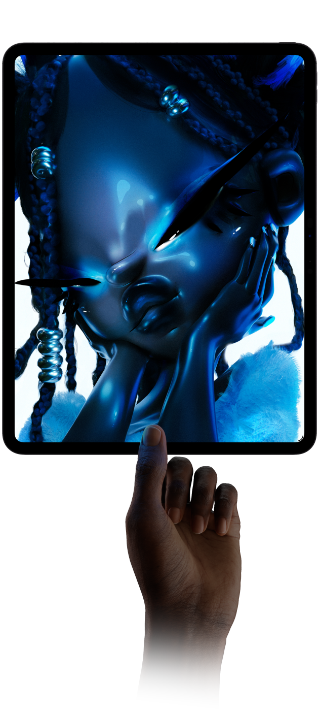 iPad Pro, parte frontal, en posición vertical, negro espacial, la pantalla muestra arte digital de un personaje futurista con la piel azul y una trenza, una mano sostiene el iPad Pro desde abajo, entre el pulgar y el índice, para mostrar lo delgado que es el diseño