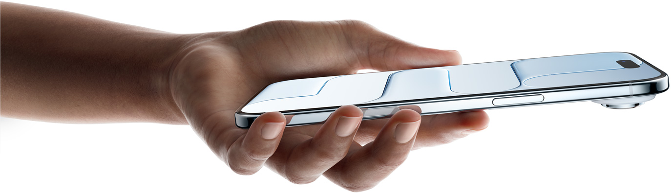 Mão segurando um iPhone Air na cor azul-céu, mostrando a parte da frente e a lateral, o design superfino, a Dynamic Island, o botão lateral e o Controle da Câmera
