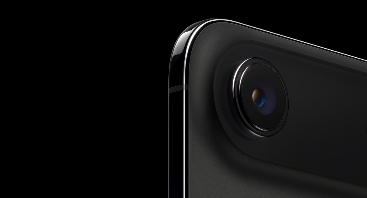 Parte de trás do iPhone Air preto-espacial, mostrando o canto superior arredondado e o sistema de câmera Fusion