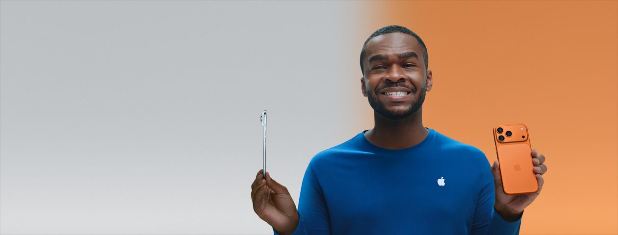 Una visita guiada, imagen de una persona que sostiene un iPhone 17 Pro, parte posterior, acabado naranja cósmico, y un iPhone Air, parte lateral, acabado azul cielo