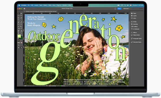 Een MacBook Air met een Adobe InDesign-project
