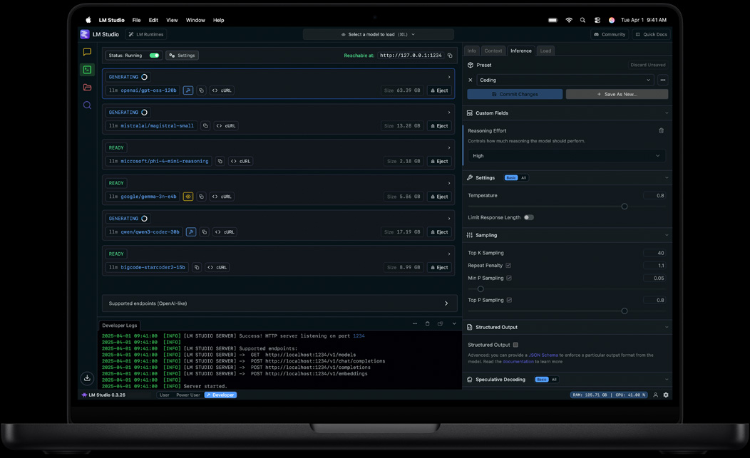 Bildschirm eines MacBook Pro mit LM Studio