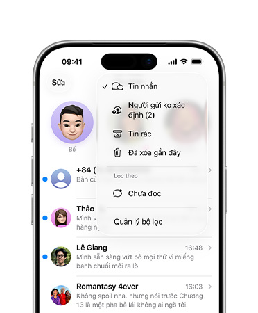 Hai phần ba màn hình trên iPhone hiển thị ứng dụng Tin Nhắn với tính năng công cụ sàng lọc mới, nay giúp lọc các số không xác định vào một mục có tên là Người Gửi Không Xác Định